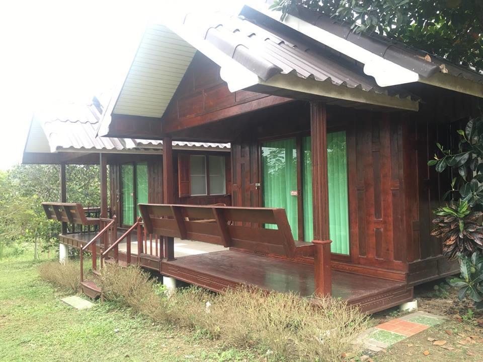 Kum Nangpaya Hotel Kaeng Krachan Exterior photo